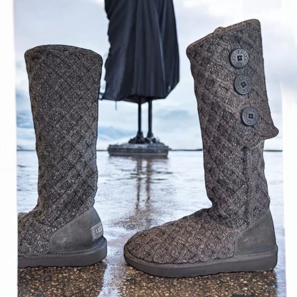Tall UGG gray three button waffle knit boots Fold up or down worn tall or short - Picture 4 of 17